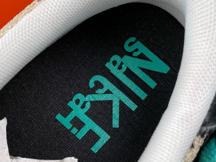 sacai x nike regasus vaporrly sp beige purplish red grass green bv0073-102