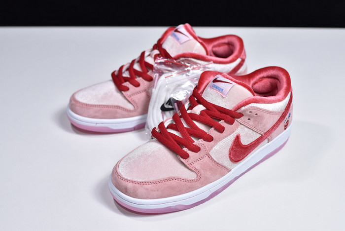 strangelove x nike sb dunk low sb ct2552-800