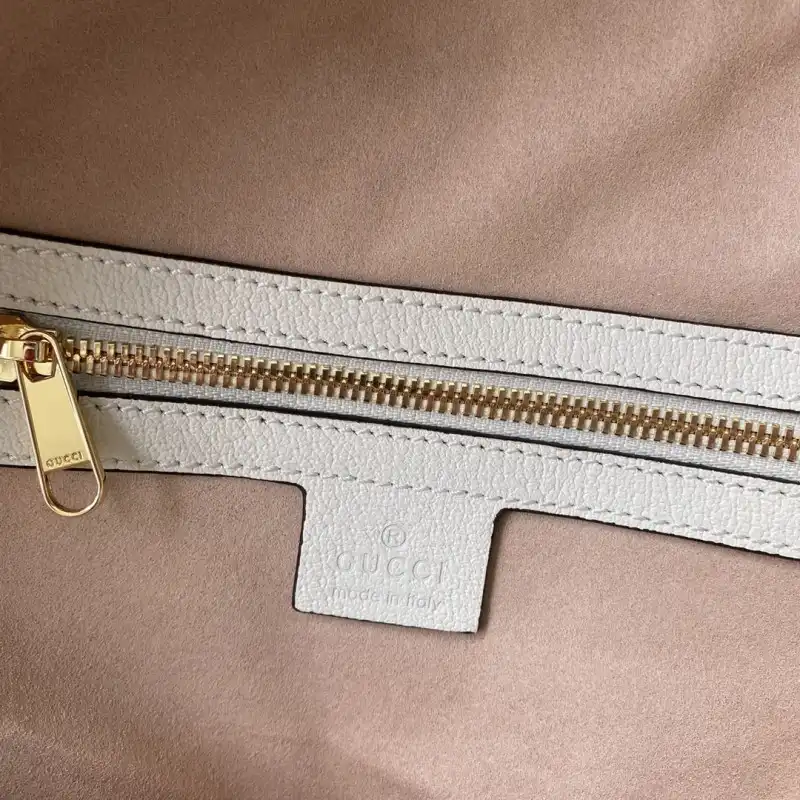 G*u*i s bags 2108ya0074