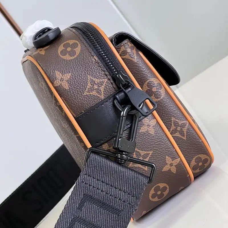 LV Bag 2306YA0023