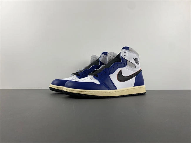 Snug Air Jordan 1 High OG DZ5485- 3588