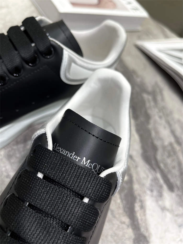 Alexander McQueen Oversized Sleek 2586