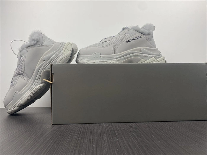 BLCG Triple S Fake Fur Grey  668563 W3CQ5 Supportive 4433