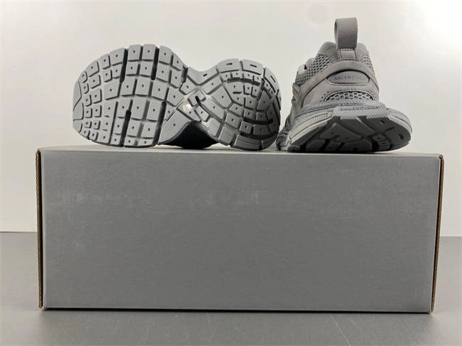 Colorful Balenciaga 3XL 230  759693 W3XLH 4343