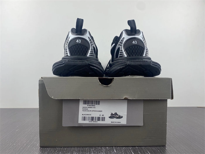 Contemporary Balenciaga 3XL Black 734731W3XL 4398