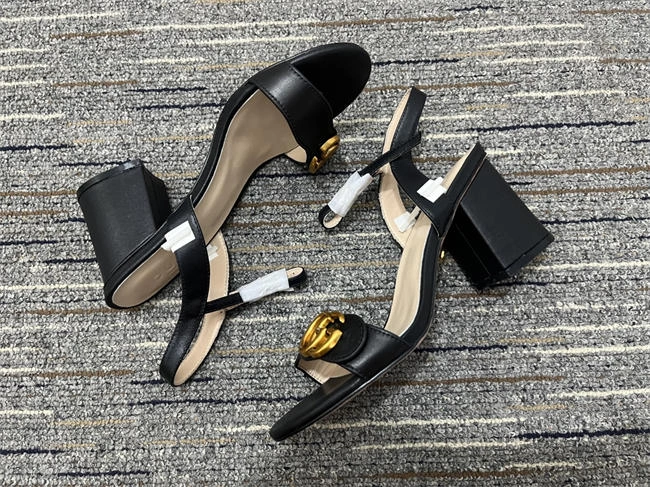 minimalist G*u*i pump 535