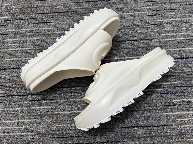 G*u*i slide snug 400