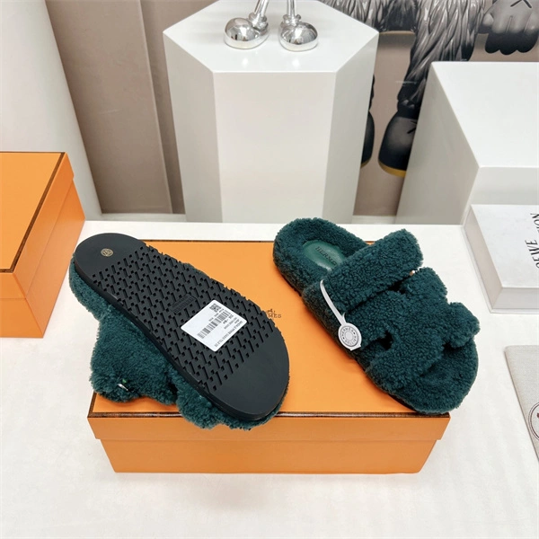 H Slipper Affordable 2319