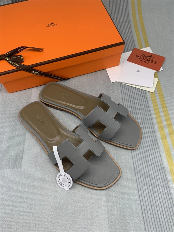 Minimalist H Slipper 2327