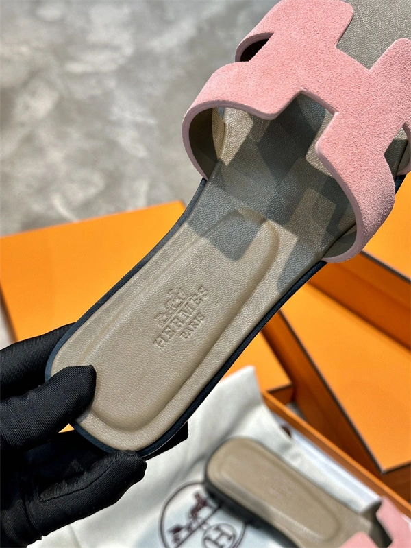 Unique H Slipper 2387