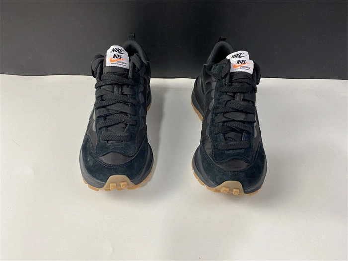 Resilient Nike Vaporwaffle sacai Black Gum DD1875- 5235